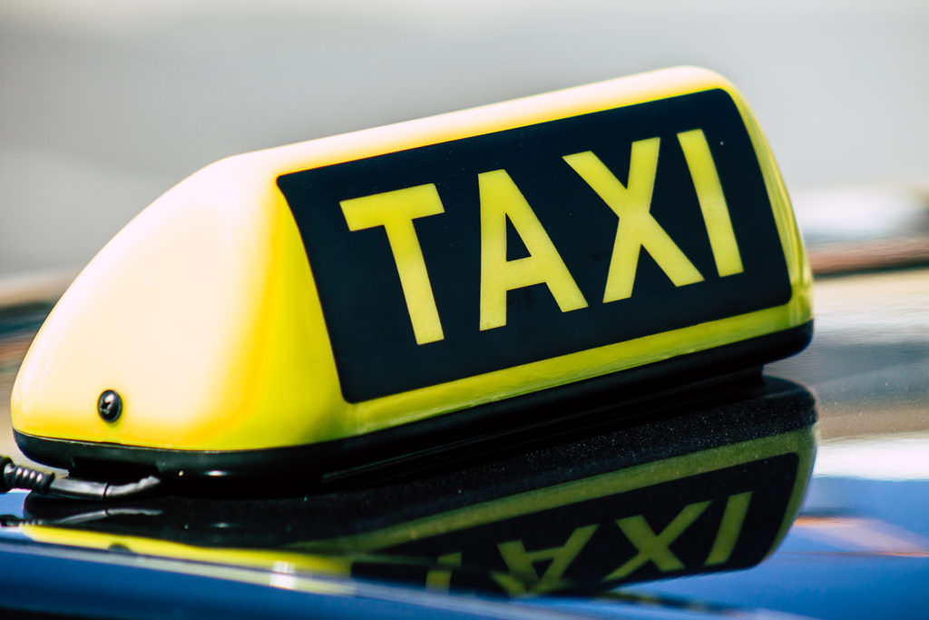 taxi-vsl-logo-chapeau-jaune-haute-savoie